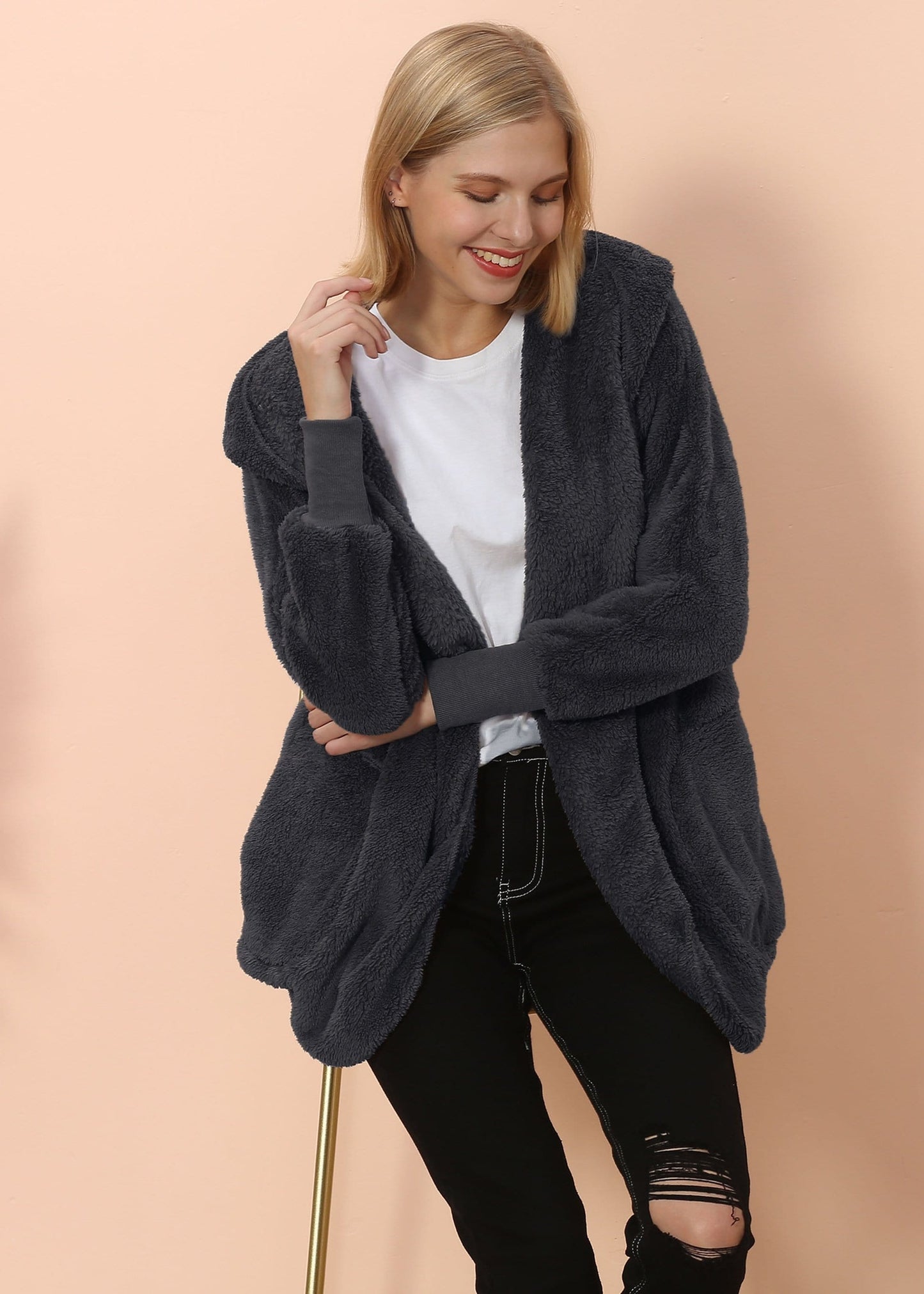 Sudadera con capucha y bolsillo frontal abierto de sherpa