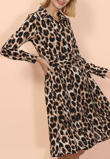 Vestido midi con volantes y estampado de guepardo