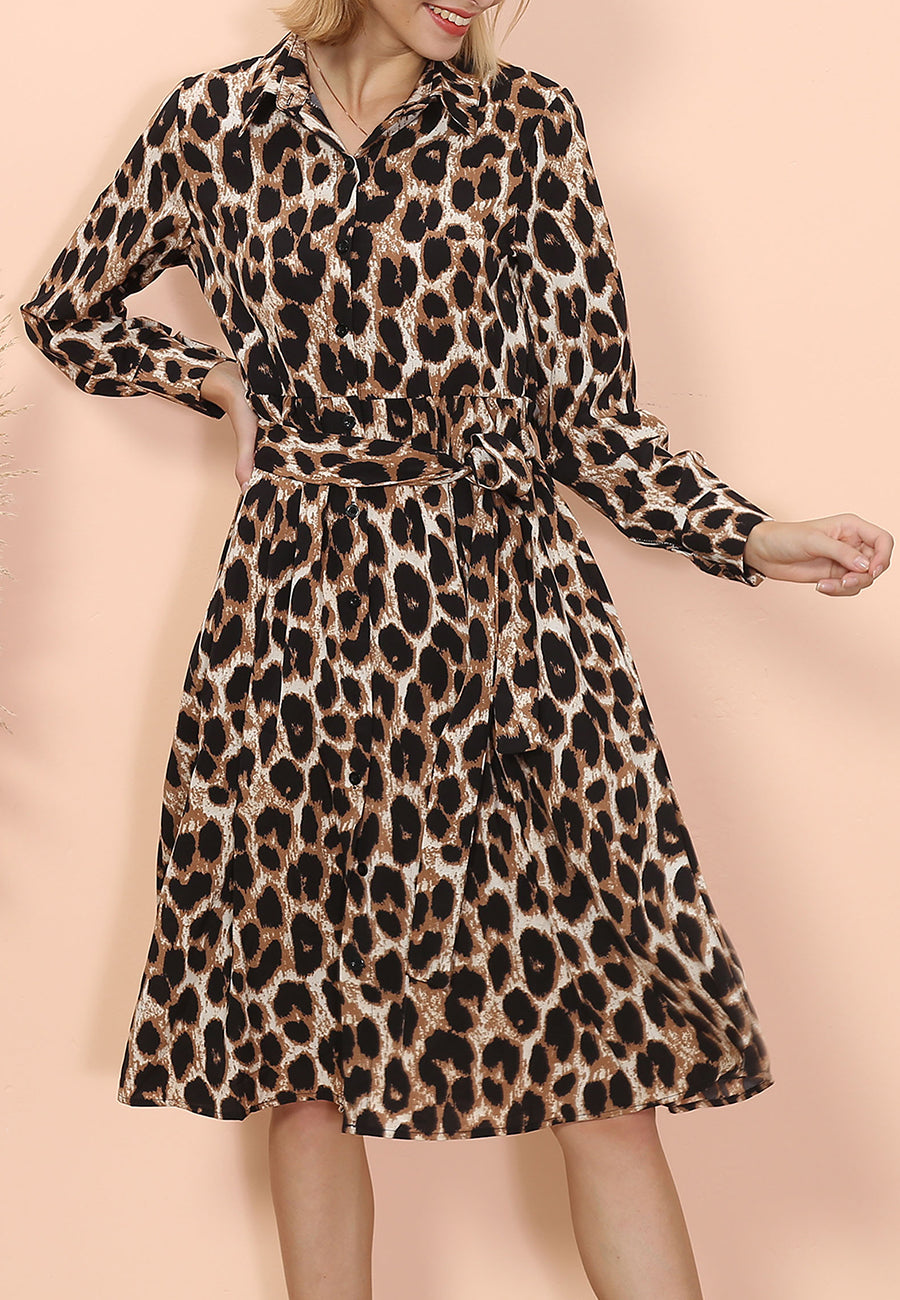 Vestido midi con volantes y estampado de guepardo