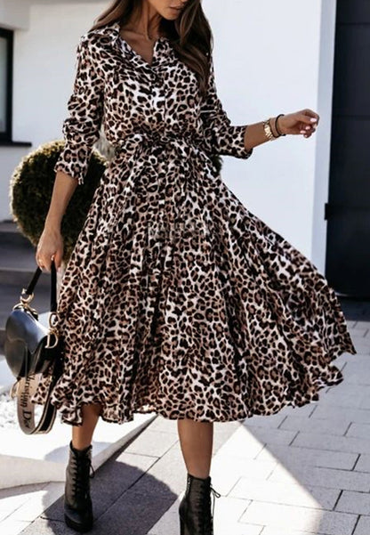 Vestido midi con volantes y estampado de guepardo