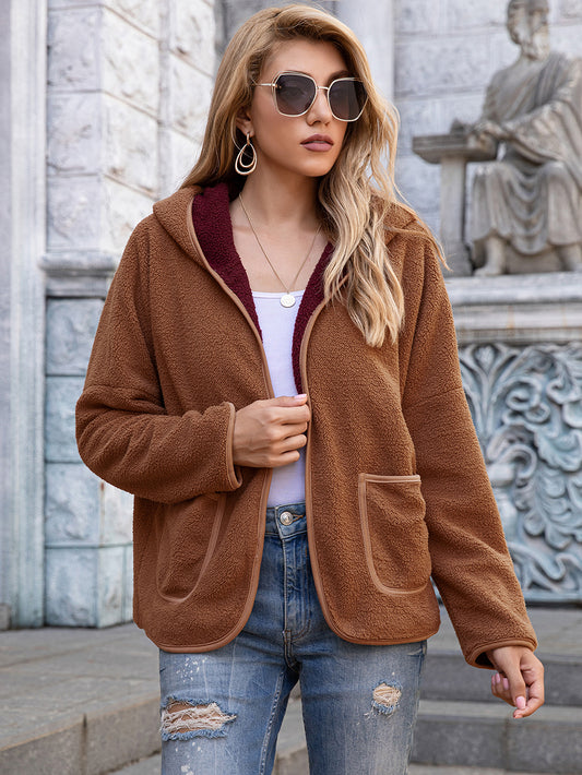 Sudadera con capucha y bolsillo frontal abierto de polar
