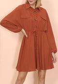 Vestido con volantes, mangas farol y cuello abotonado