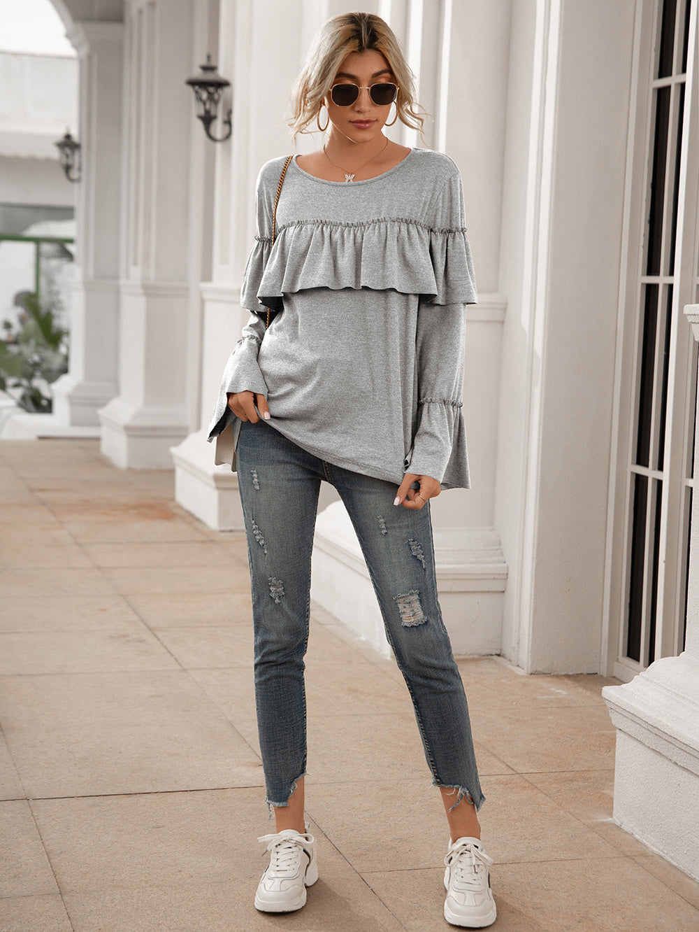 Blusa de manga larga con volantes en el pecho