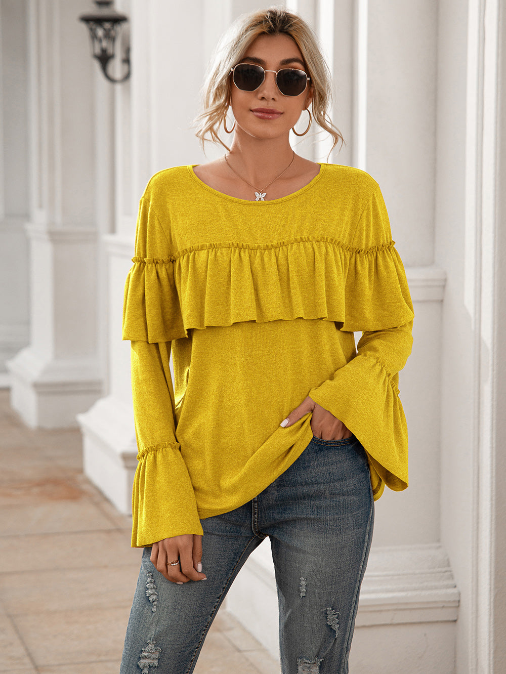 Blusa de manga larga con volantes en el pecho