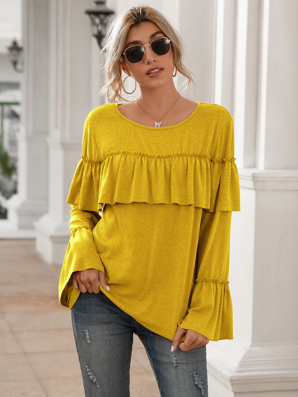 Blusa de manga larga con volantes en el pecho