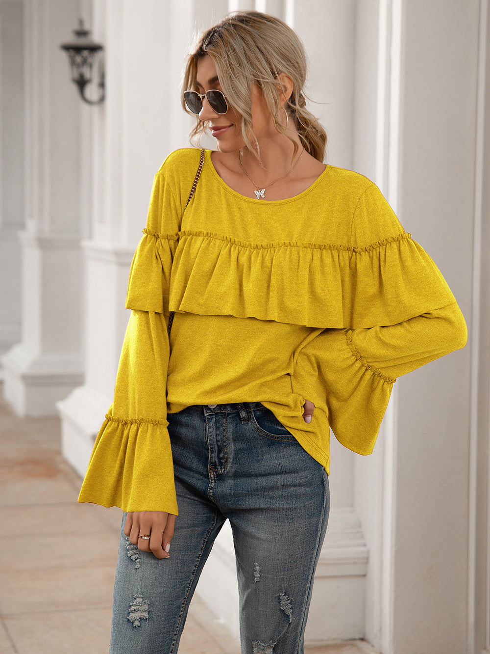 Blusa de manga larga con volantes en el pecho
