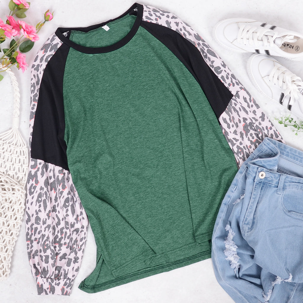 Camiseta de béisbol con estampado de leopardo