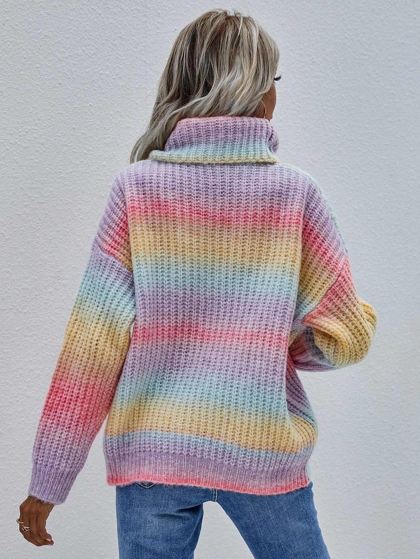Suéter de punto con cuello vuelto y efecto tie dye 