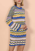Vestido tipo suéter de punto con un toque festivo y vibrante
