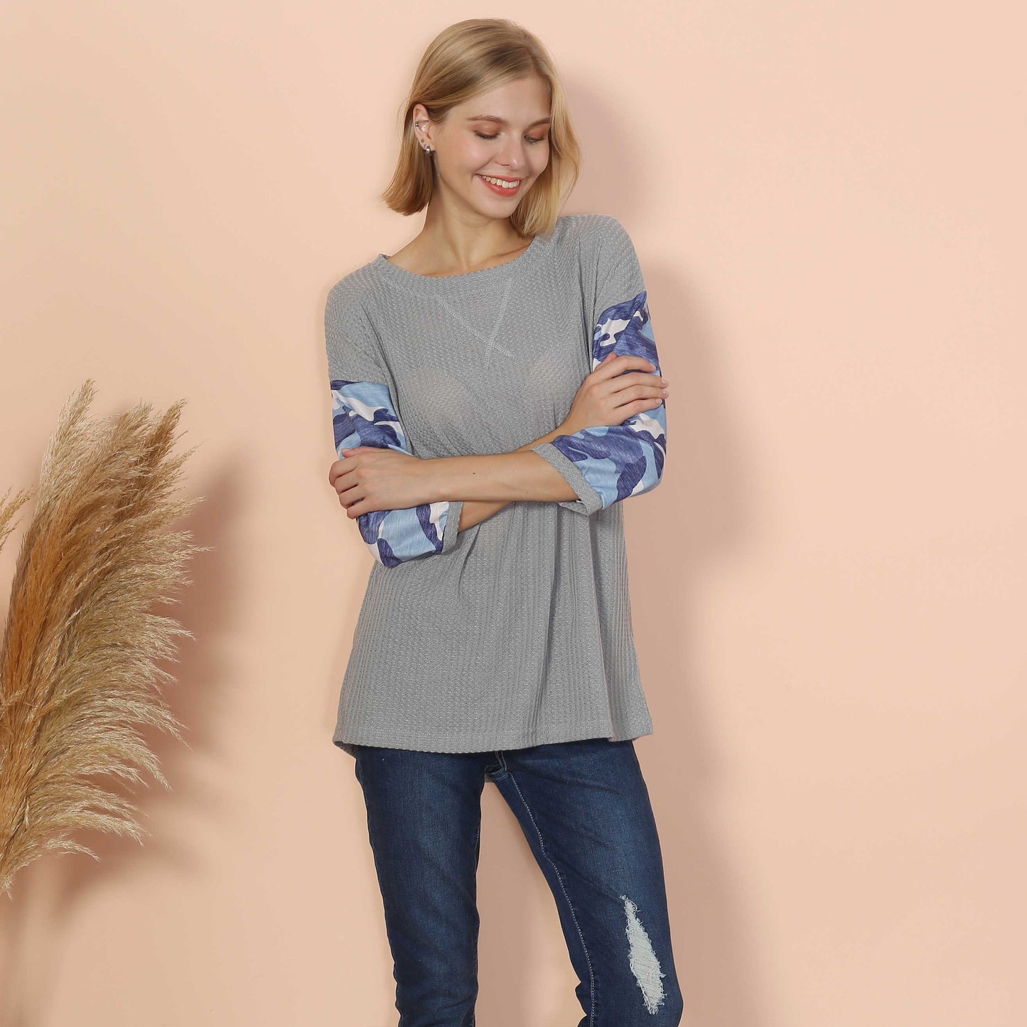 Suéter de punto gofre con panel de camuflaje