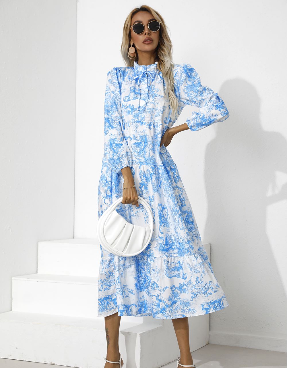 Vestido con dobladillo escalonado y estampado vintage