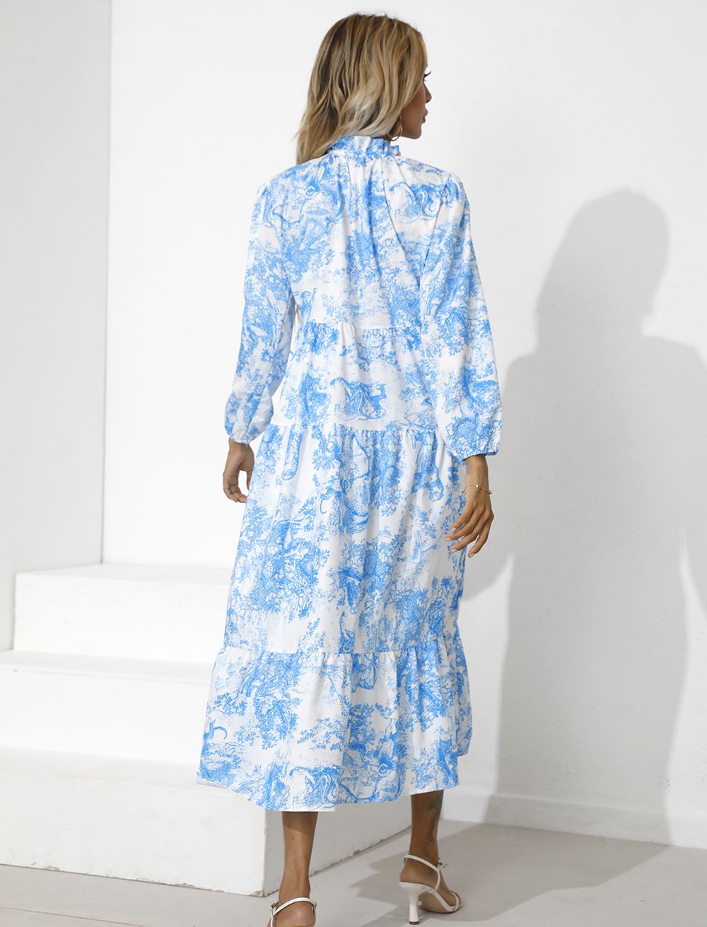 Vestido con dobladillo escalonado y estampado vintage