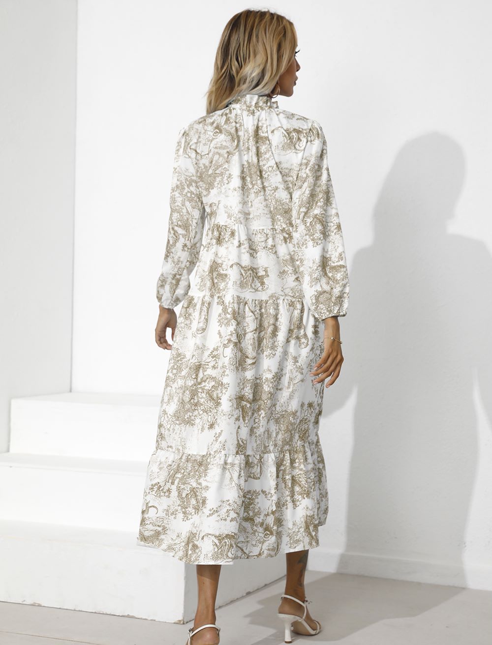 Vestido con dobladillo escalonado y estampado vintage