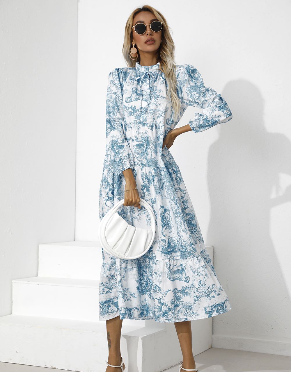 Vestido con dobladillo escalonado y estampado vintage