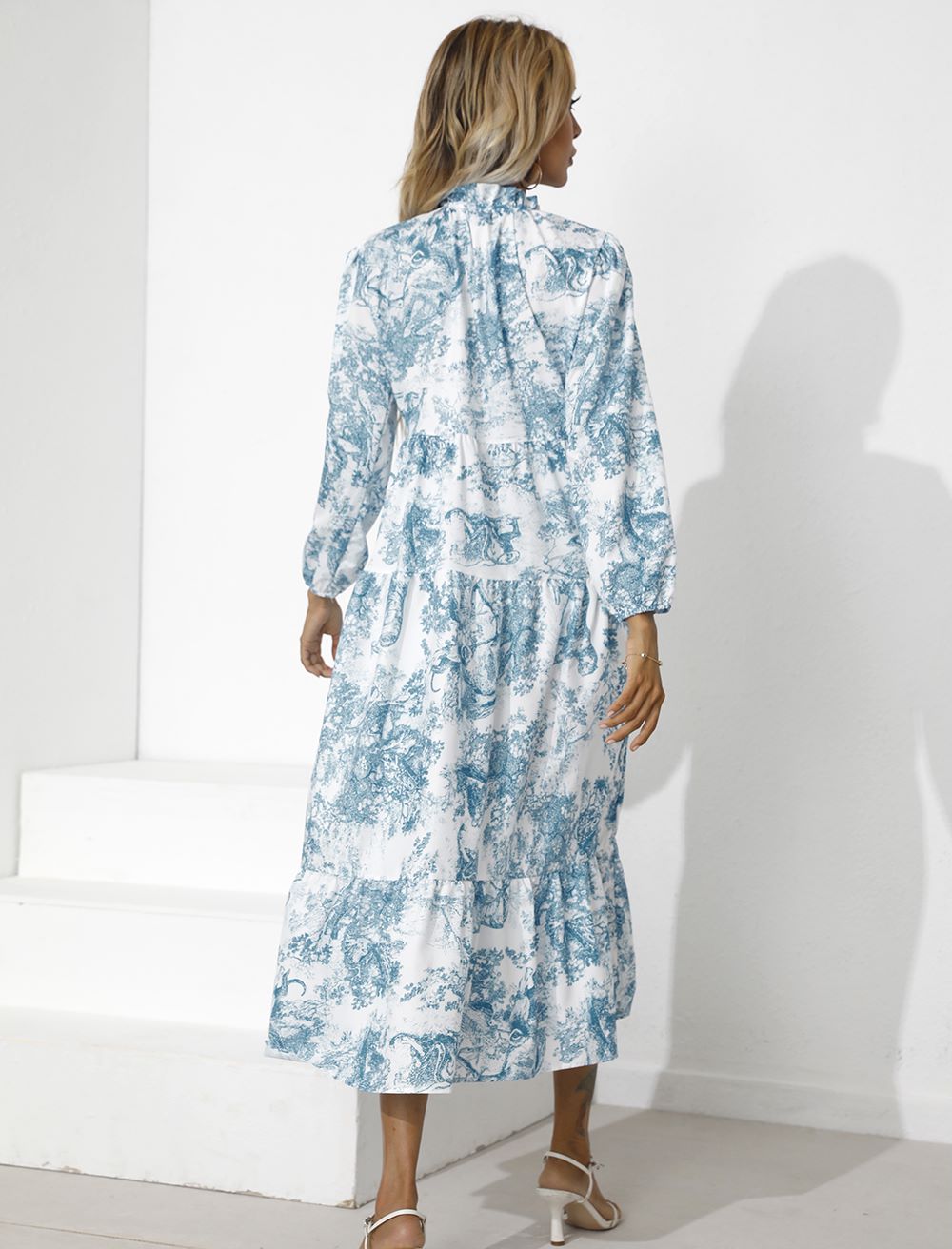 Vestido con dobladillo escalonado y estampado vintage