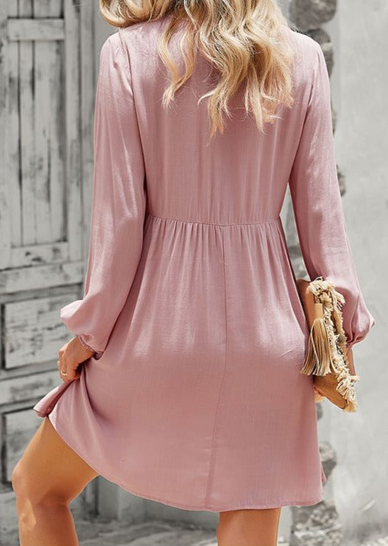 Vestido túnica con cuello anudado 