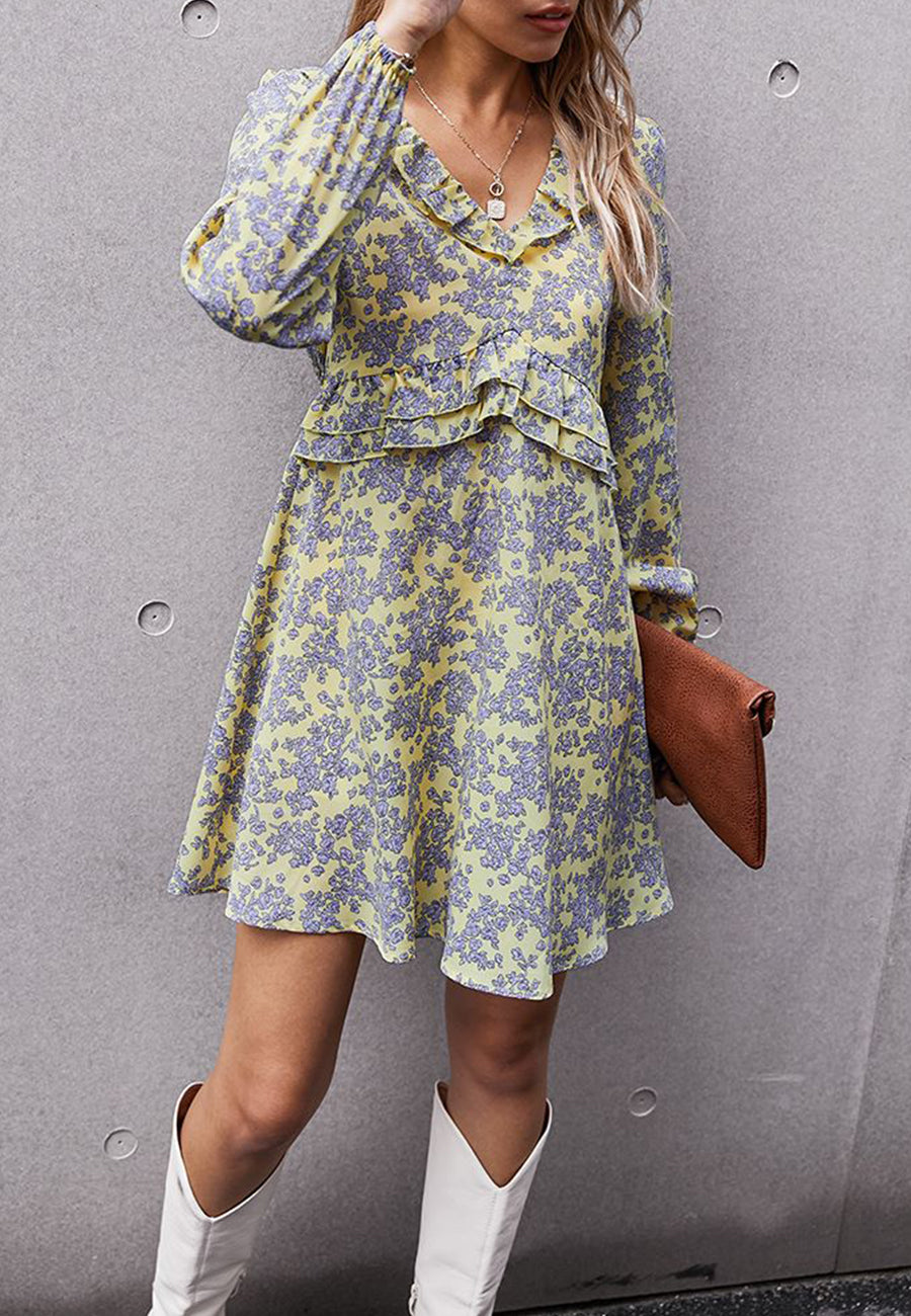 Vestido con volantes y estampado floral 