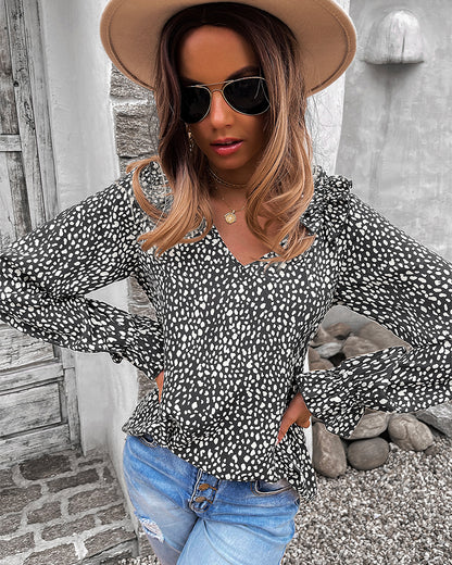 Blusa con volantes en los hombros y estampado animal 
