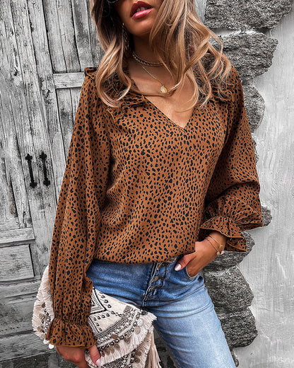 Blusa con volantes en los hombros y estampado animal 
