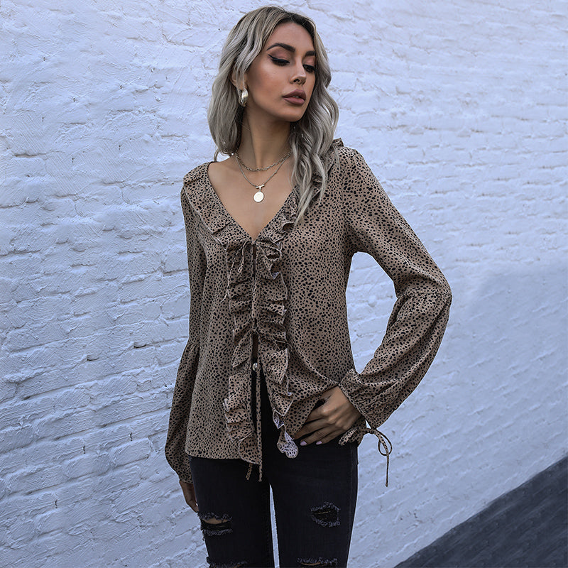 Blusa con estampado de guepardo y volantes en la parte delantera 