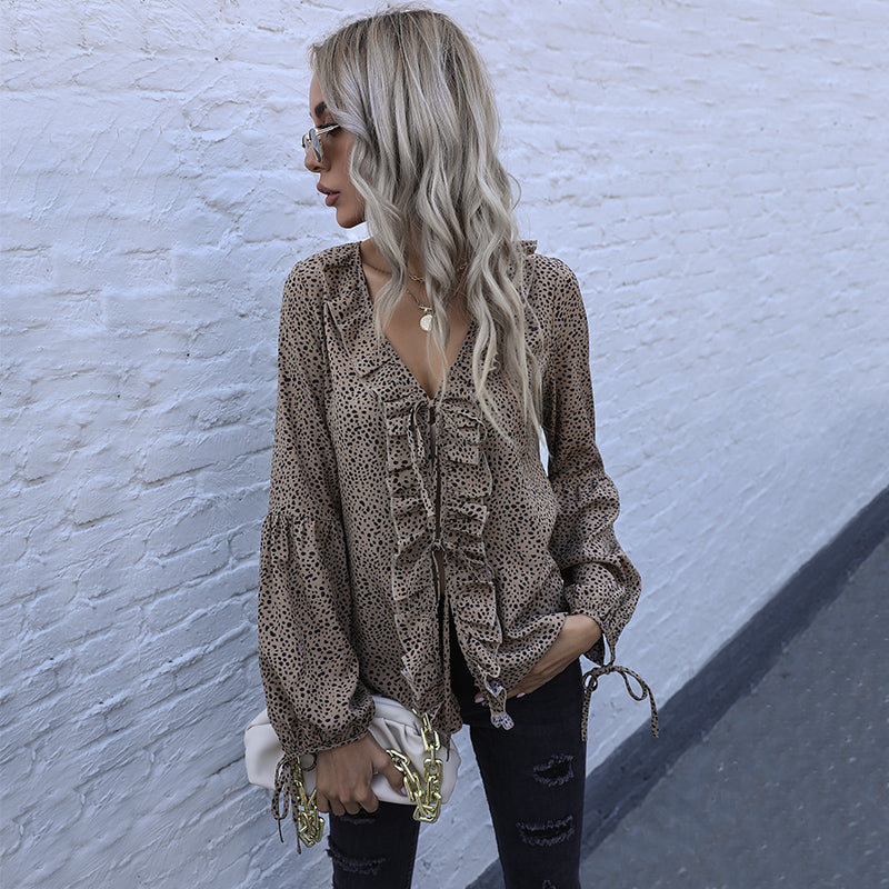 Blusa con estampado de guepardo y volantes en la parte delantera 