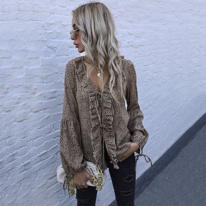 Blusa con estampado de guepardo y volantes en la parte delantera 