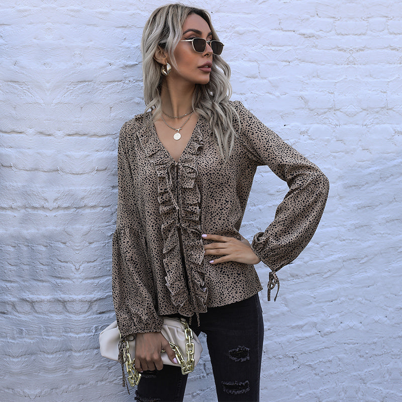 Blusa con estampado de guepardo y volantes en la parte delantera 