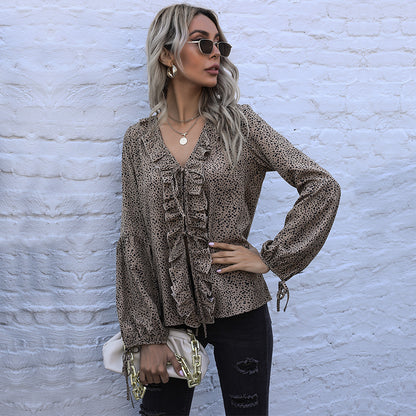 Blusa con estampado de guepardo y volantes en la parte delantera 