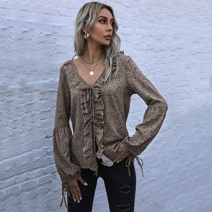 Blusa con estampado de guepardo y volantes en la parte delantera 