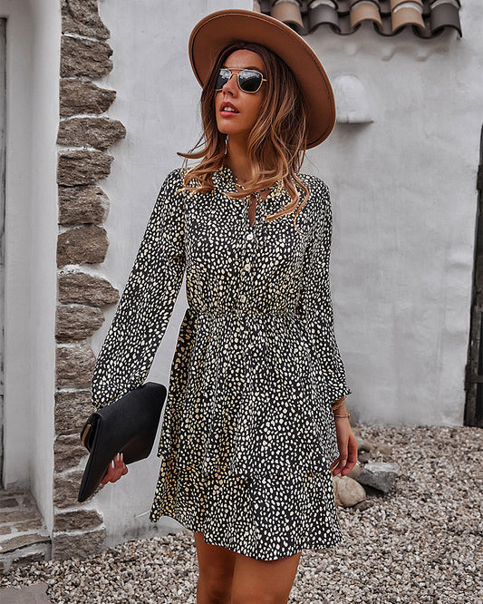Vestido con estampado de guepardo y falda en capas 