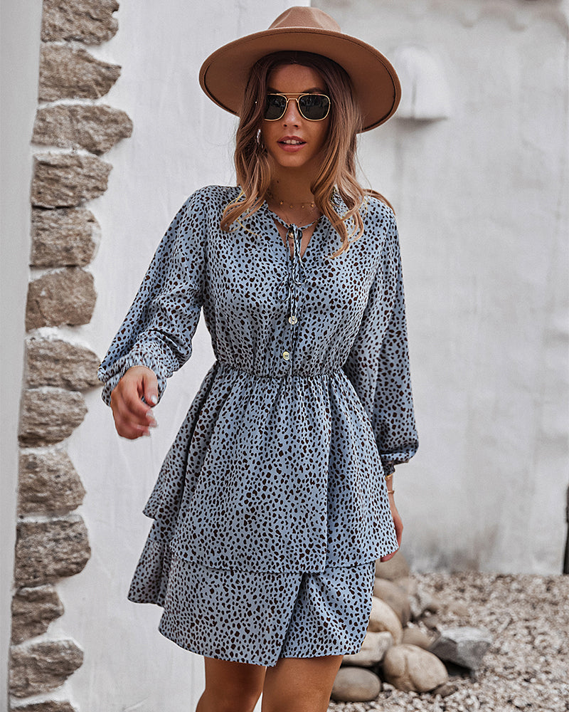 Vestido con estampado de guepardo y falda en capas 