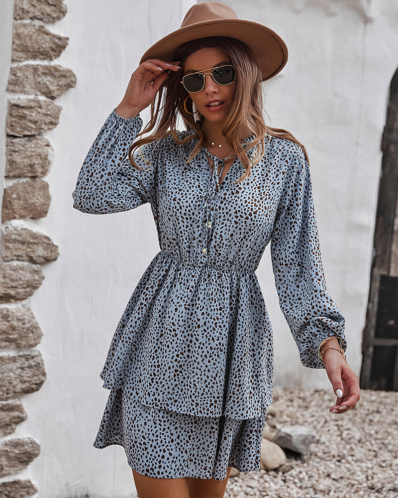 Vestido con estampado de guepardo y falda en capas 
