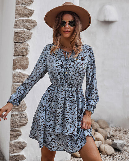 Vestido con estampado de guepardo y falda en capas 