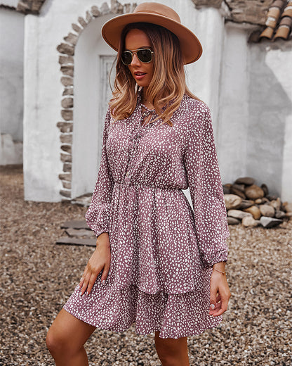 Vestido con estampado de guepardo y falda en capas 