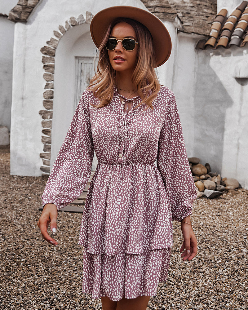 Vestido con estampado de guepardo y falda en capas 