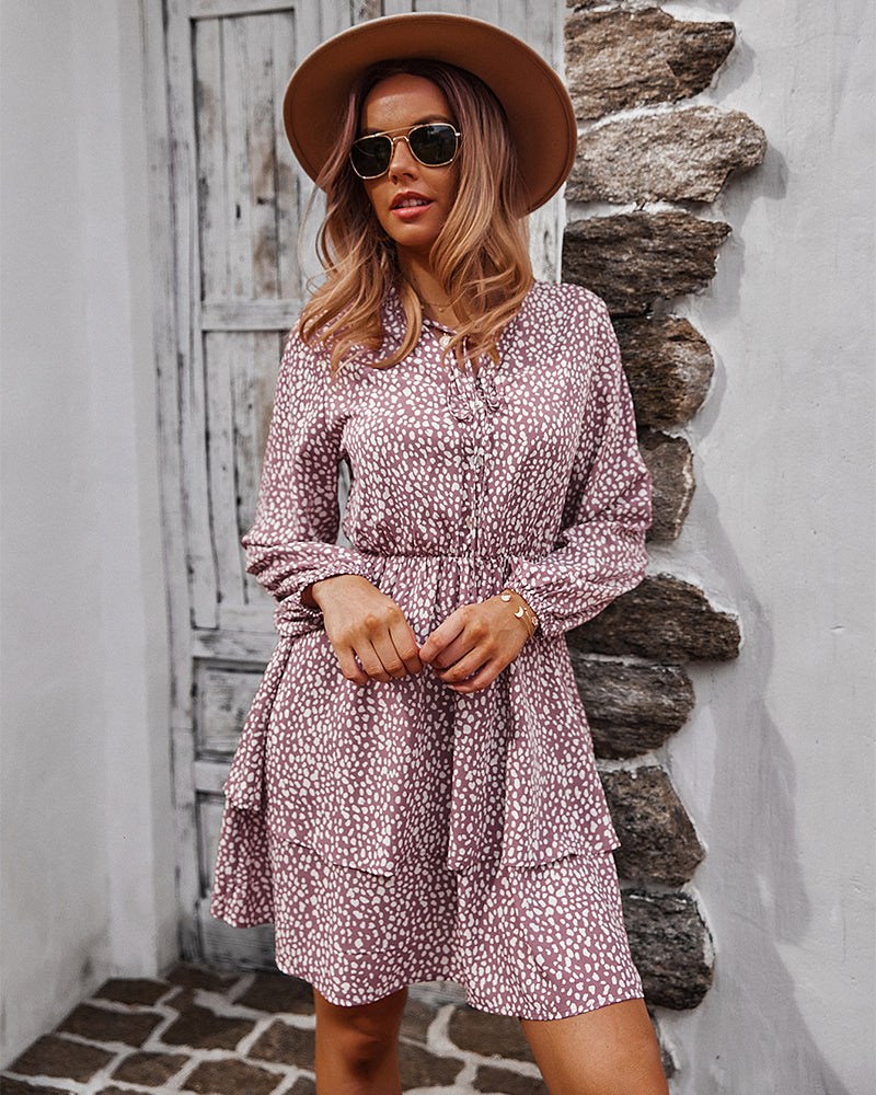 Vestido con estampado de guepardo y falda en capas 