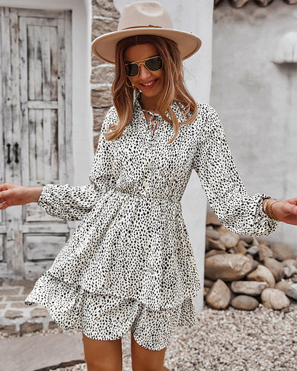 Vestido con estampado de guepardo y falda en capas 