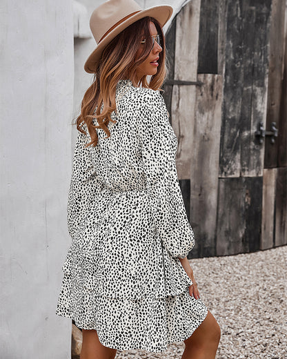 Vestido con estampado de guepardo y falda en capas 