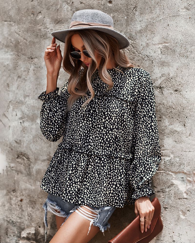 Blusa con estampado de guepardo y cuello con volantes 