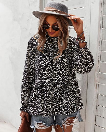 Blusa con estampado de guepardo y cuello con volantes 