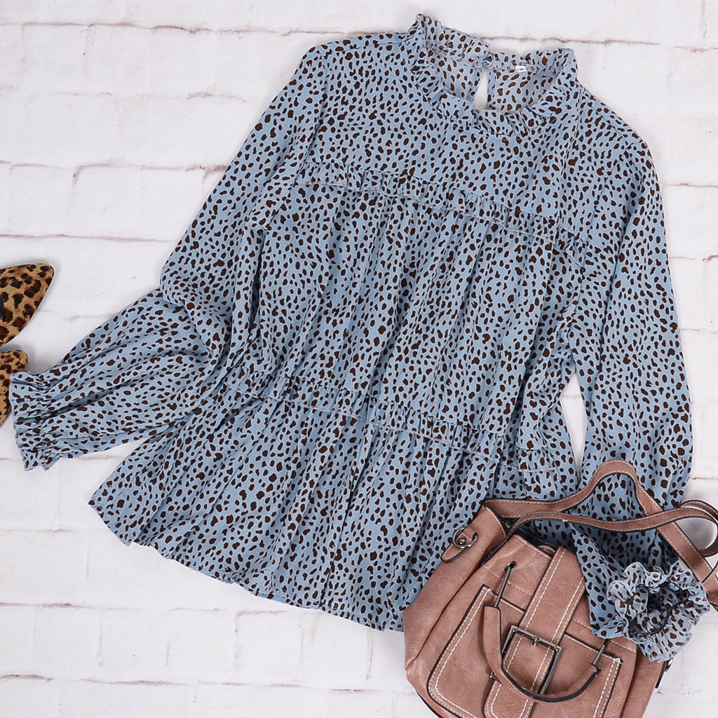 Blusa con estampado de guepardo y cuello con volantes 