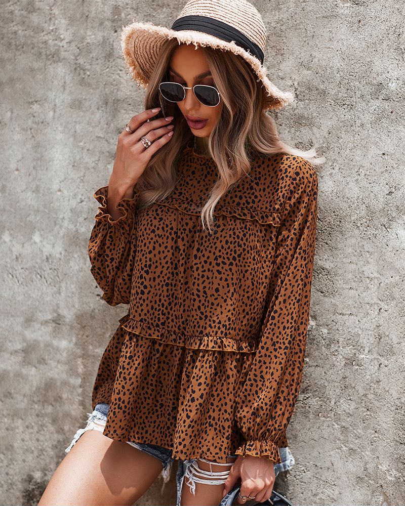 Blusa con estampado de guepardo y cuello con volantes 