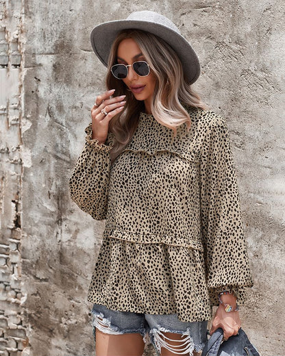 Blusa con estampado de guepardo y cuello con volantes 