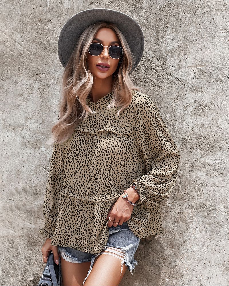 Blusa con estampado de guepardo y cuello con volantes 