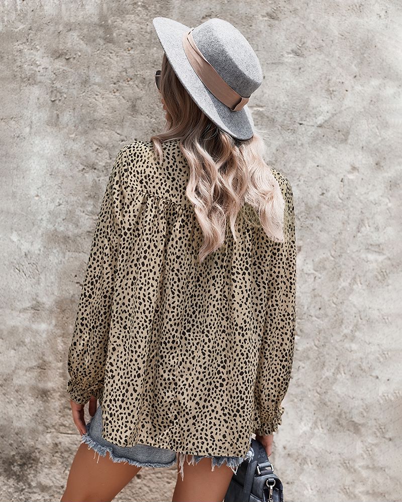 Blusa con estampado de guepardo y cuello con volantes 
