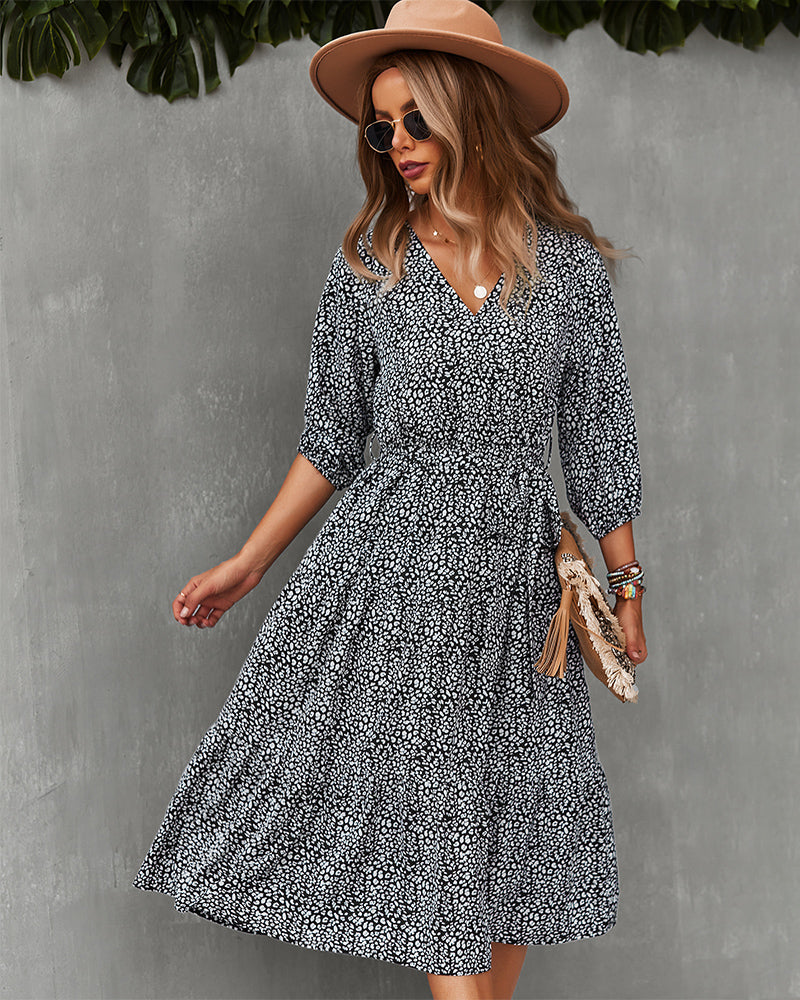 Vestido con lazo en la cintura y estampado de leopardo 