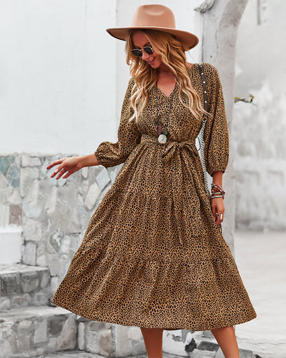 Vestido con lazo en la cintura y estampado de leopardo 