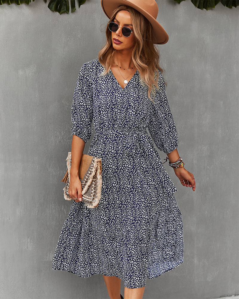 Vestido con lazo en la cintura y estampado de leopardo 
