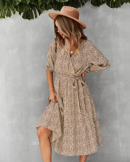 Vestido con lazo en la cintura y estampado de leopardo 