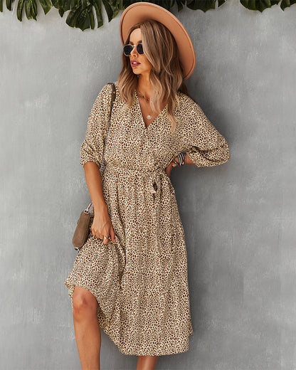 Vestido con lazo en la cintura y estampado de leopardo 